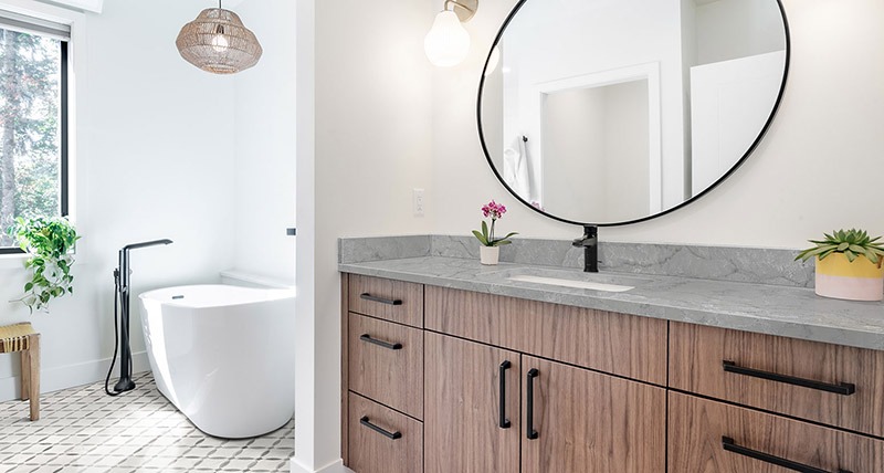 Quartz countertops in a primary bathroom